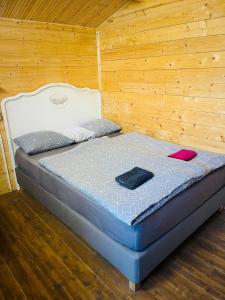 Кровать или кровати в номере Chatky Daniel-Mikulov, a private campsite just for you
