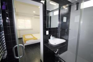 Koupelna v ubytování Lisbon North Apartment + 27 fotografií