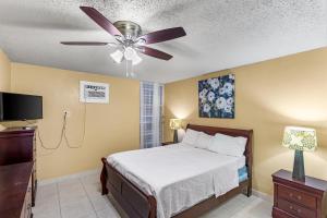 Postel nebo postele na pokoji v ubytování Caribbean View condo