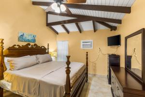 a bedroom with a bed and a ceiling fan at A getaway from your getaway condo in Christiansted