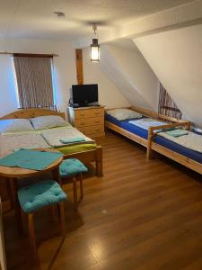 a room with two beds and a table in it at Zirndorf Gästehaus in Zirndorf