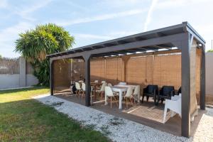 a gazebo with a table and chairs under it at Magnifico Chalet en Montesano in San Antonio de Banageber