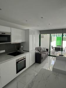 A kitchen or kitchenette at Luxury bungalow Maspalomas Gran Canaria