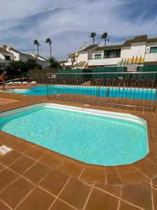 Peldbaseins naktsmītnē Luxury bungalow Maspalomas Gran Canaria vai tās tuvumā