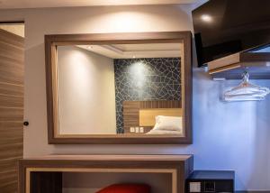 a mirror in a room with a bed at Hotel Villa del Mar in Mexico City