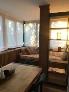 a living room with a table and a couch at APTO NUEVO - 2 habitaciones + 2 baños en zona baja in Sierra Nevada