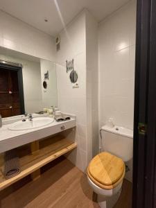 a bathroom with a sink and a toilet and a mirror at APTO NUEVO - 2 habitaciones + 2 baños en zona baja in Sierra Nevada