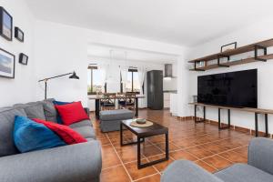 A seating area at Casa Marisa with Heated Pool & Garden