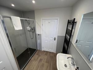 a bathroom with a shower and a sink at Dolly Waggon Guest House in Keswick +28 photos