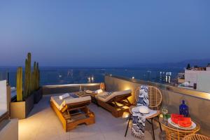 Balkón nebo terasa v ubytování Hersonissos Beach Front Suites