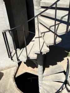 a set of stairs with a metal railing at Nuevo apartamento en primer piso a 7 min del centro in Concordia