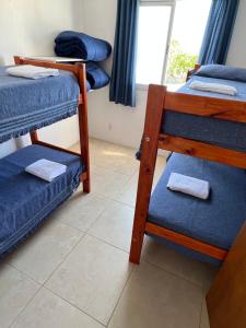a room with three bunk beds and a chair at Nuevo apartamento en primer piso a 7 min del centro in Concordia