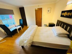 a bedroom with a large bed and a window at Sultania Motel and Catering in Hedgerley