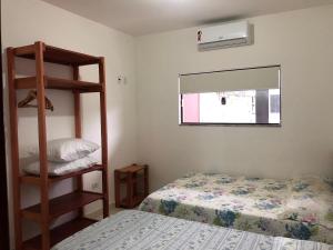 a bedroom with a bunk bed and a window at Residencial Porto di Lázaro in Ubatuba