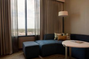 Svetainės erdvė apgyvendinimo įstaigoje Winston-Salem Marriott