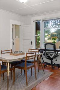 Posezení v ubytování 2BR 1BA Small Town Feel Pets Allowed