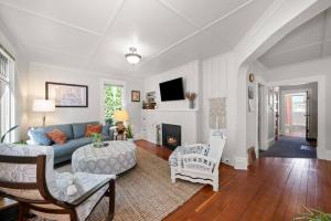 Posezení v ubytování 2BR 1BA Small Town Feel Pets Allowed