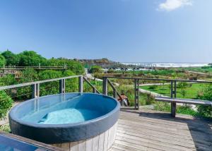 a hot tub on the deck of a house at Lodge del Mar in Pichilemu