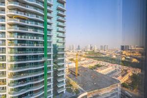 Nespecifikovaný výhled na destinaci Dubaj nebo výhled na město při pohledu z apartmánu