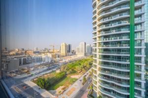 Nespecifikovaný výhled na destinaci Dubaj nebo výhled na město při pohledu z apartmánu