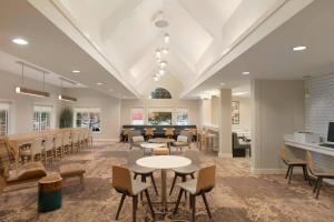 Posezení v ubytování Residence Inn by Marriott Buffalo Galleria Mall