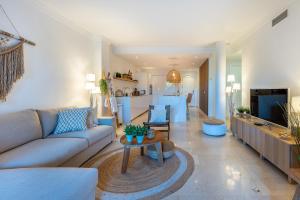 Posedenie v ubytovaní Casa Joy Elviria, ibiza style apartment with 70 sqm terrace