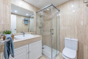 Kúpeľňa v ubytovaní Casa Joy Elviria, ibiza style apartment with 70 sqm terrace
