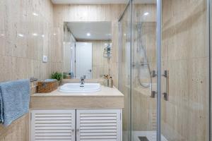 Kúpeľňa v ubytovaní Casa Joy Elviria, ibiza style apartment with 70 sqm terrace