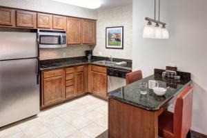 Kuchyň nebo kuchyňský kout v ubytování Residence Inn Beaumont