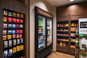 Supermarket nebo jiné obchody v  hotelu nebo okolí