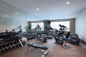 Fitness centrum a/nebo fitness zařízení v ubytování Residence Inn Beaumont