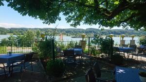 a group of tables and chairs with a view of a lake at Donau-Rad-Hotel Wachauerhof in Marbach an der Donau