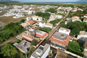 カボ・フリオにあるCasa aconchegante! perto de Búzios e Cabo Frioの住宅のある街並み