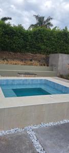 Finca La Primavera, Bajo Tablazo tesisinde veya buraya yakın yüzme havuzu