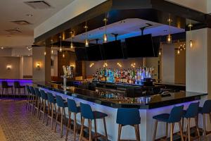 Ο χώρος του lounge ή του μπαρ στο Sheraton Edison