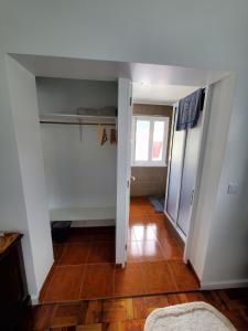 an empty room with a hallway with a door and a floor at Pousada da Vila in Vila Franca do Campo