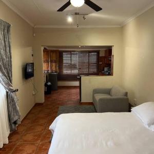 Imagen de la galería de Your comfortable studio perfectly situated in Nelspruit, en Mataffin