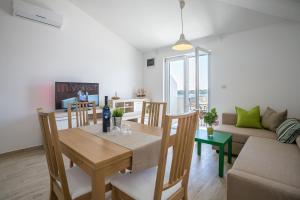 TV a/nebo společenská místnost v ubytování Apartments Oleandar