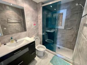 Koupelna v ubytování Magnifique appartement en front de mer, Caneylles
