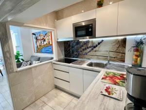 Kuchyň nebo kuchyňský kout v ubytování Magnifique appartement en front de mer, Caneylles