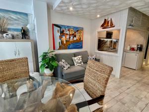 Kuchyň nebo kuchyňský kout v ubytování Magnifique appartement en front de mer, Caneylles