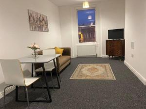 TV a/nebo společenská místnost v ubytování Bridgewater Flat