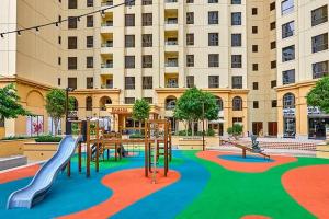 Herní místnost nebo prostor pro děti v ubytování Bahar JBR Apartment by HAPPY SEASON