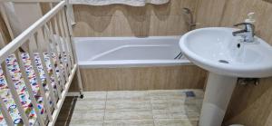 Koupelna v ubytování Modern 4-Bed Home in Ix-Xaghra Valley view Pool + 27 fotografií