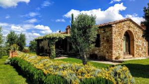A garden outside Villa S.Anna