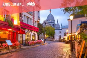 una calle adoquinada con mesas, sillas y edificios en L'Escale Balnéo'Romantique - Maison Cosy - Jacuzzi en Villiers-sur-Marne