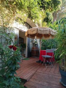 Ein Garten an der Unterkunft Gîte la comète