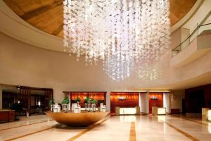 a large lobby with a large chandelier at The Westin Guangzhou in Guangzhou