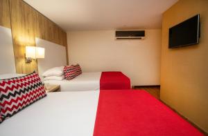 Ein Bett oder Betten in einem Zimmer der Unterkunft Ramada by Wyndham Panama Via Argentina