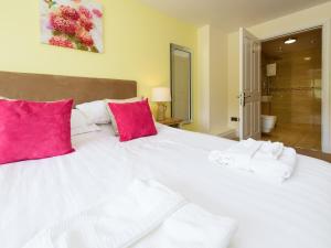 מיטה או מיטות בחדר ב-North Bay Sands Apartment 3 - Uk2631